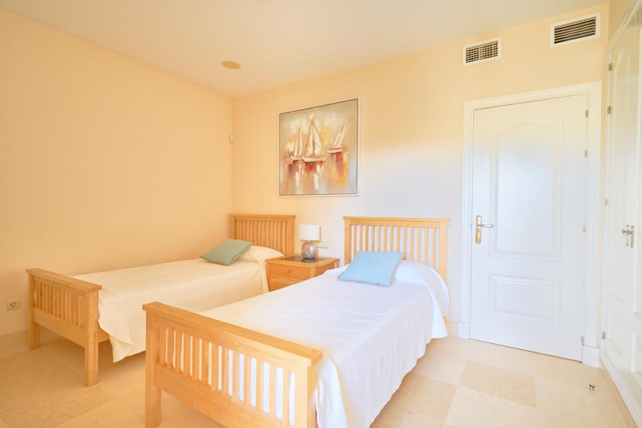 Capanes Del Golf Apartment Benahavís Exterior photo
